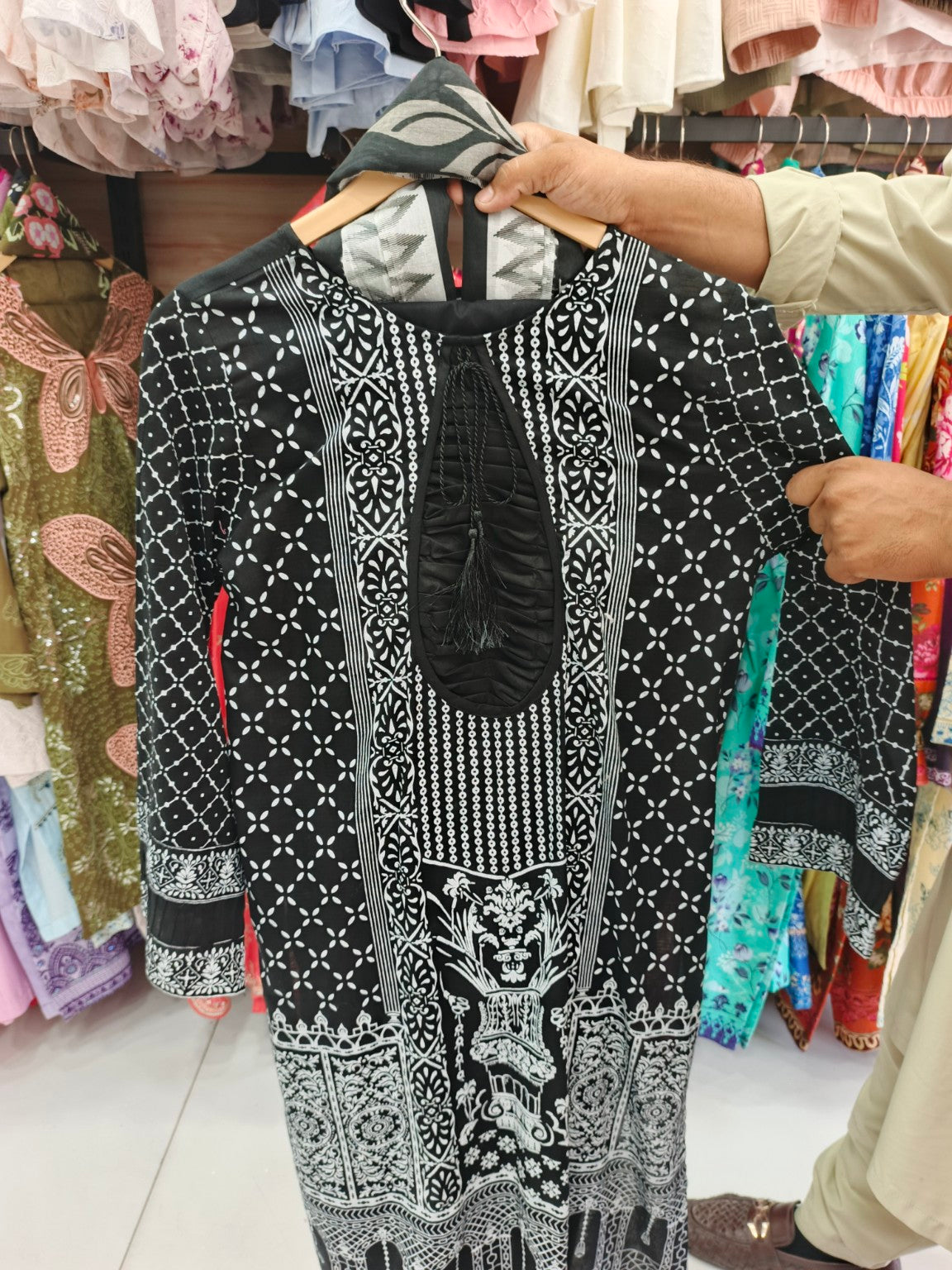 Monochrome Noir 3-Piece Lawn Suit | W3 three-piece lawn suit