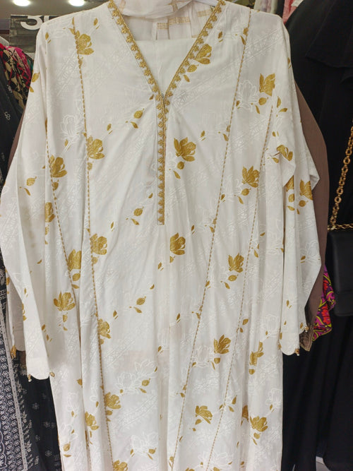 Ivory Gold Leaf 3-Piece Lawn Suit | W3 three-piece lawn suit
