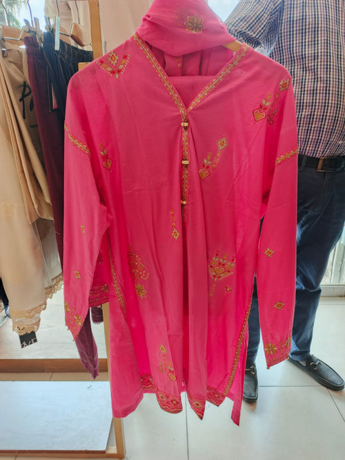 Fuchsia Folk Embroidered Lawn 3-Piece Suit in Fuchsia Pink