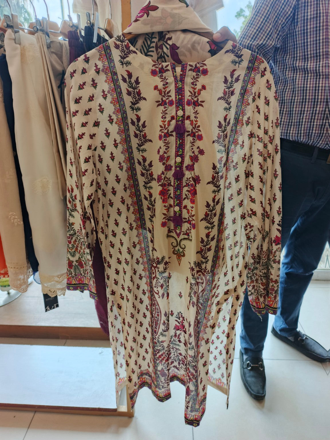 Ivory Garden Printed Lawn 3-Piece Suit in Ivory with Berry Floral Print